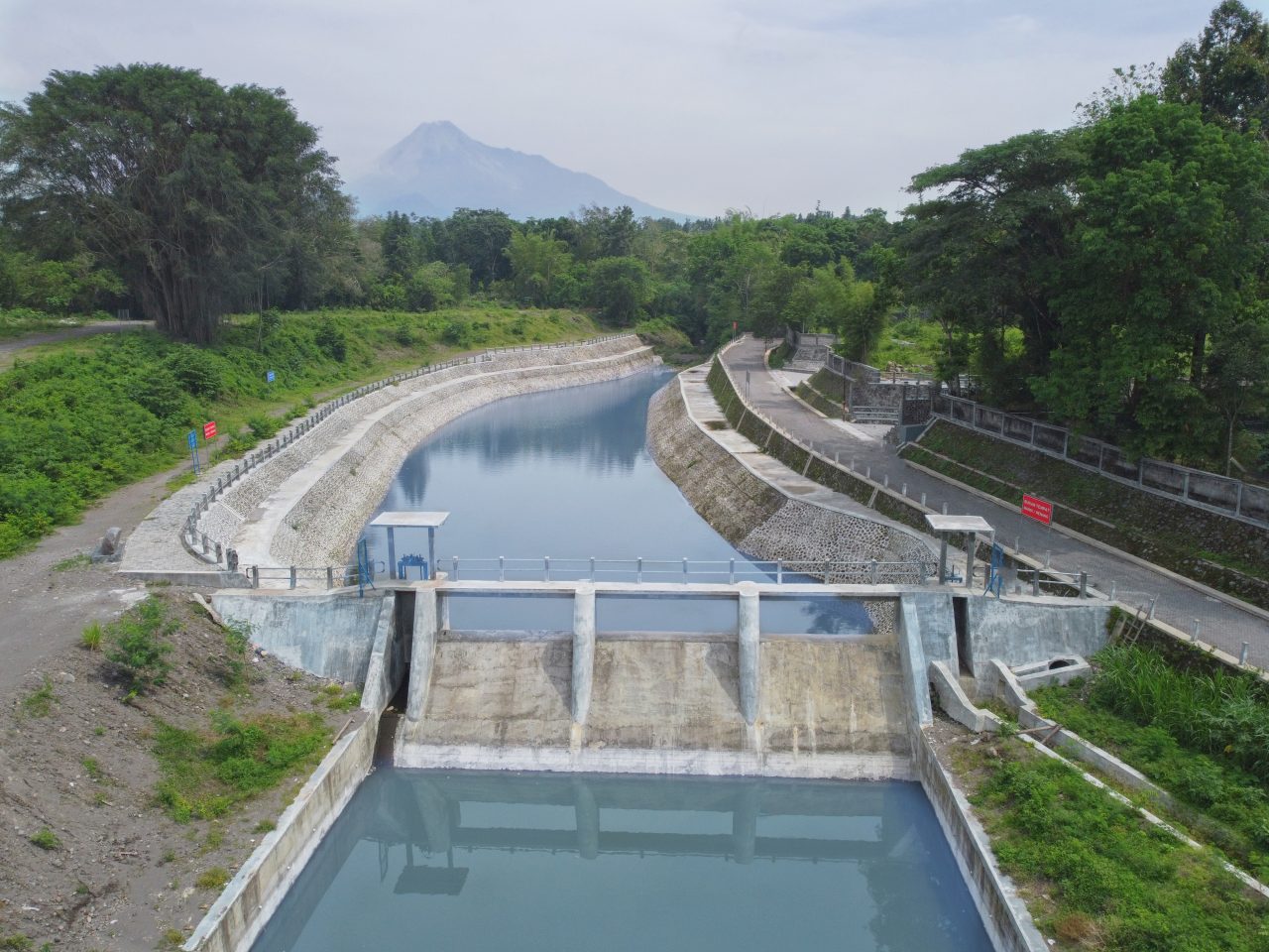 UII bersama pemerintah melalui Balai Besar Wilayah Sungai Serayu Opak (BBWSSO) mulai melaksanakan program konservasi air berupa pembangunan dua embung (reservoir) di area Kampus Terpadu UII.
